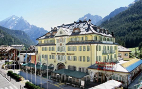 Hotel Dolomiti Schloss Canazei